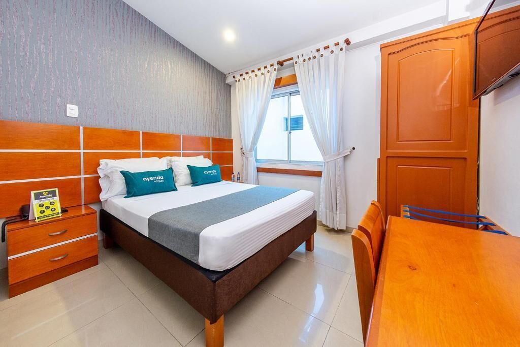 Classic Single Room | Laptop workspace, free WiFi