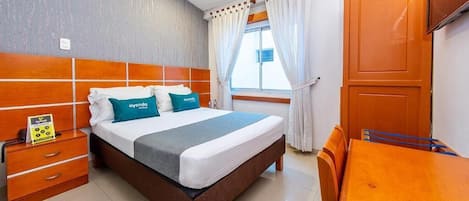 Classic Single Room | Laptop workspace, free WiFi