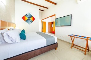 Espacio para trabajar con laptop y wifi gratis 