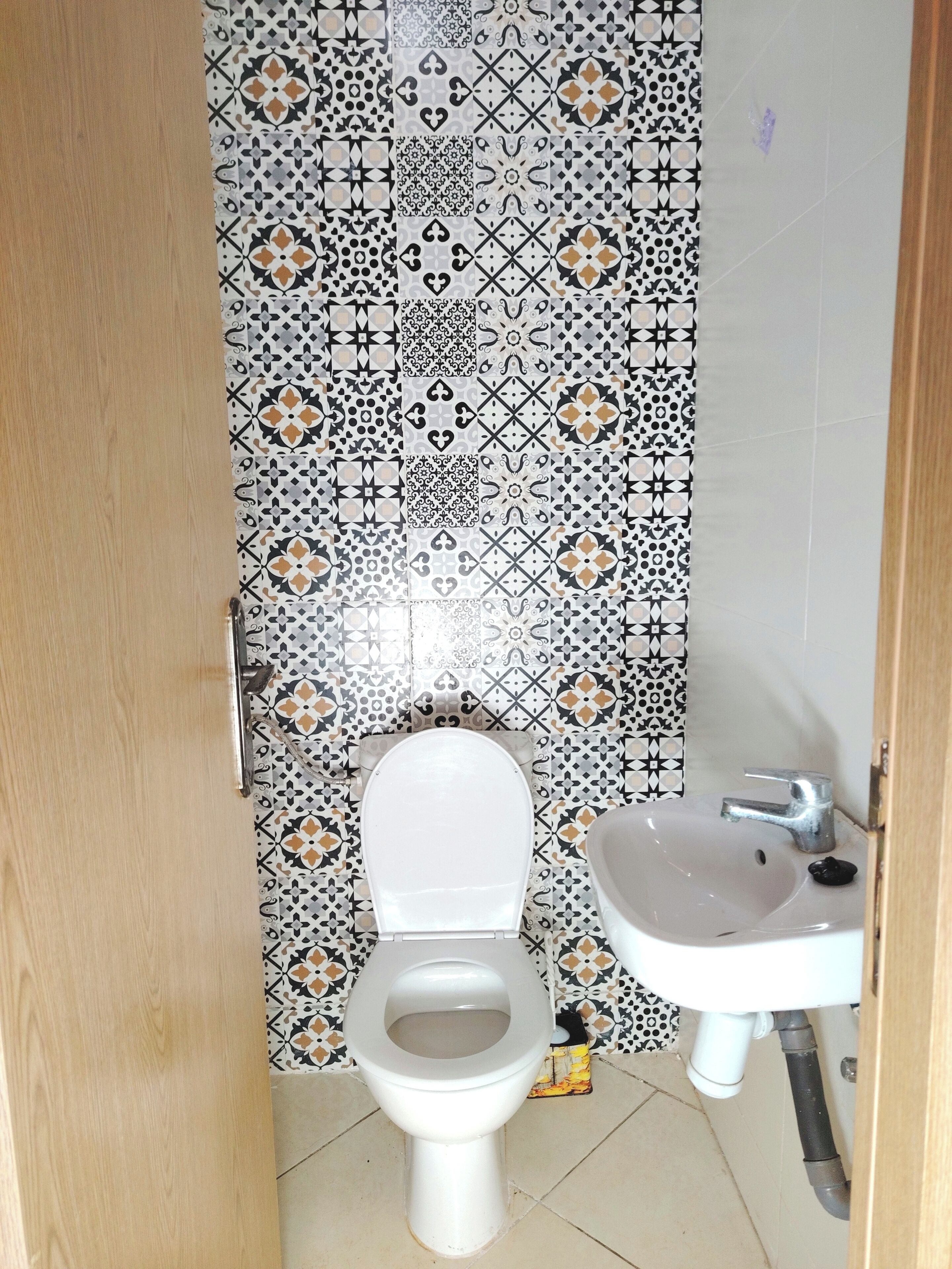 Shower, bidet, towels, soap