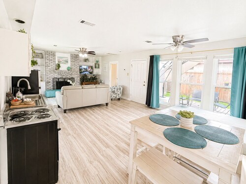 Wonderful studio in vibrant Houston neighborhood