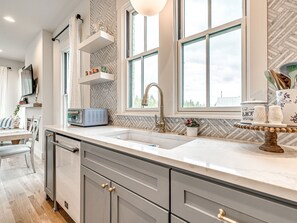 Interior - Closest to Swim Beach & Pop-Up Shops | Sleeps 12 | Lake View | 3 Balconies! (Carlton Landing)