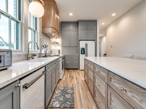 Fridge, microwave, oven, stovetop - Closest to Swim Beach & Pop-Up Shops | Sleeps 12 | Lake View | 3 Balconies! (Carlton Landing)