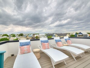 Terrace/patio - Closest to Swim Beach & Pop-Up Shops | Sleeps 12 | Lake View | 3 Balconies! (Carlton Landing)
