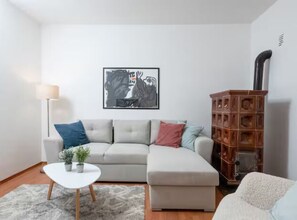 TV - Villas Casa Bianca & Maria Residence - Four Bedroom Villa with Outdoor Pool (Krnica)