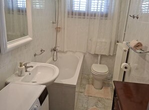 Shower, hair dryer, towels - Villas Casa Bianca & Maria Residence - Five Bedroom Villa with Outdoor Pool (Krnica)