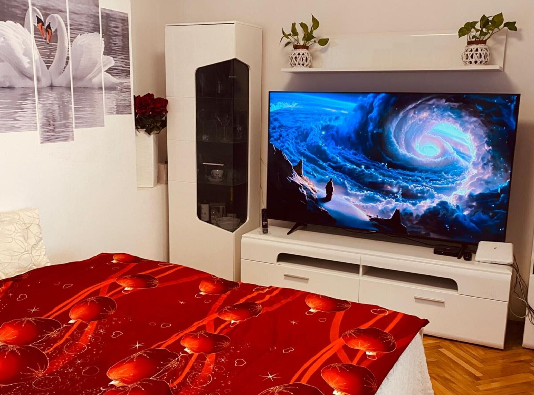 Iron/ironing board, internet, bed sheets