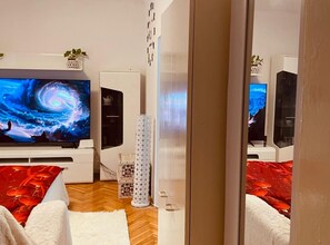 Iron/ironing board, Internet, bed sheets - Comfort Studio Apartment - Studio Apartment with Garden View (Kastel Luksic)