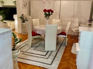 Dining - Comfort Studio Apartment - Studio Apartment with Garden View (Kastel Luksic)