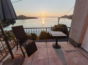 Terrace/patio - Green House - Studio with Terrace and Sea View (Sobra)