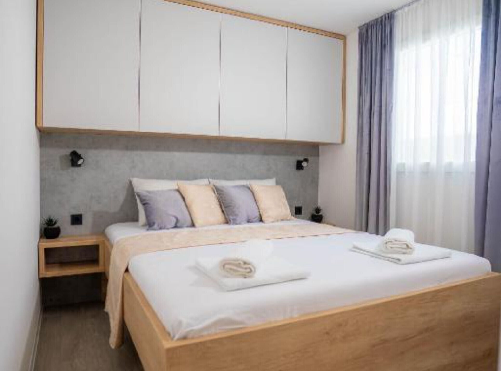 2 bedrooms, iron/ironing board, internet, bed sheets