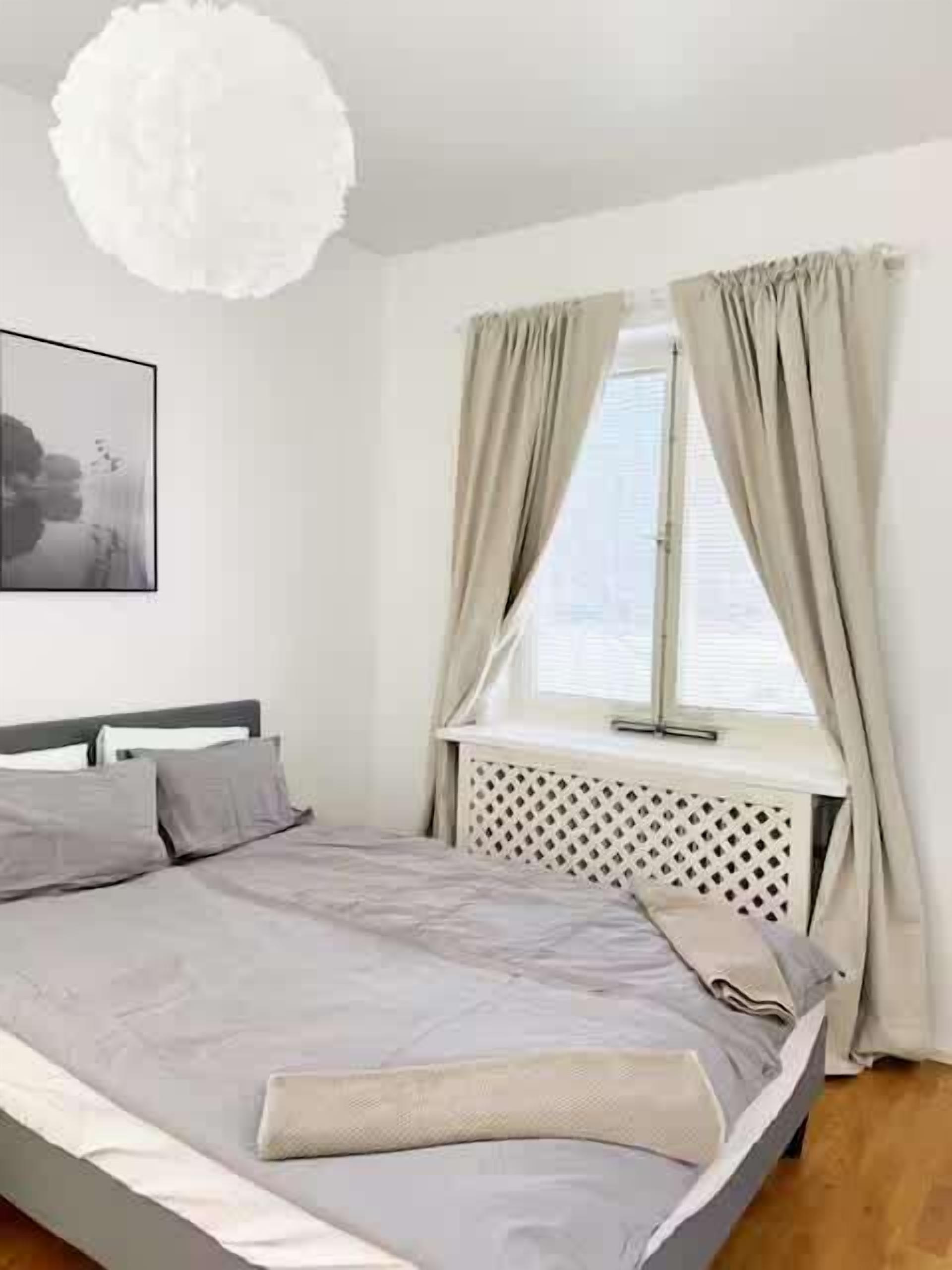 1 bedroom, desk, WiFi, bed sheets
