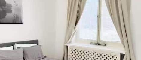 1 bedroom, desk, WiFi, bed sheets