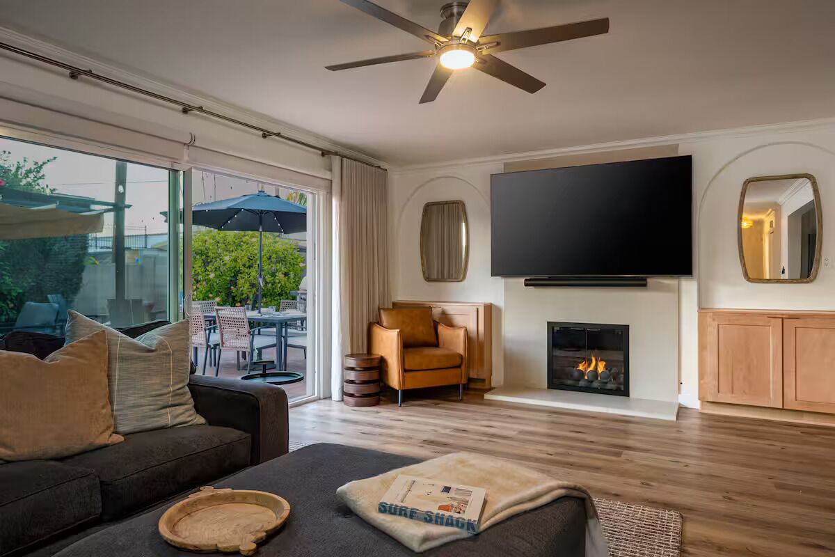 Smart TV, fireplace
