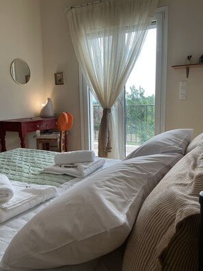 3 bedrooms, iron/ironing board, WiFi, bed sheets - Horizon House
With olive grove and vineyard (Amarynthos)
