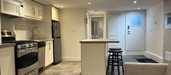 Downtown Modern Newly Renovated 1Bedroom- Wifi, Transit, Walkable-LESLIEVILLE