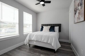 WiFi - Brand New Duplex Near Downtown! (Greenville)
