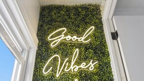 A wall with a green leafy texture and a neon sign that reads 'Good Vibes Only.' - Cozyluxstays FIFA World Cup Stay  Luxury 2BR + Game Room Near MetLife Stadium (Belleville)