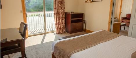 1 bedroom, desk, WiFi, bed sheets