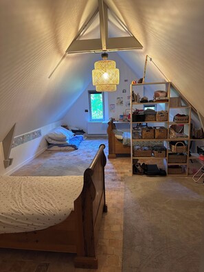 8 habitaciones, tabla de planchar con plancha, wifi y ropa de cama 