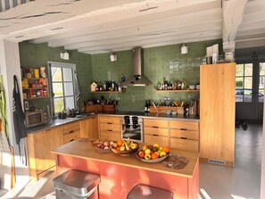 Private kitchen - Vrbo Property (Saint-Denis-d'Anjou)