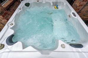 Tina de hidromasaje al aire libre