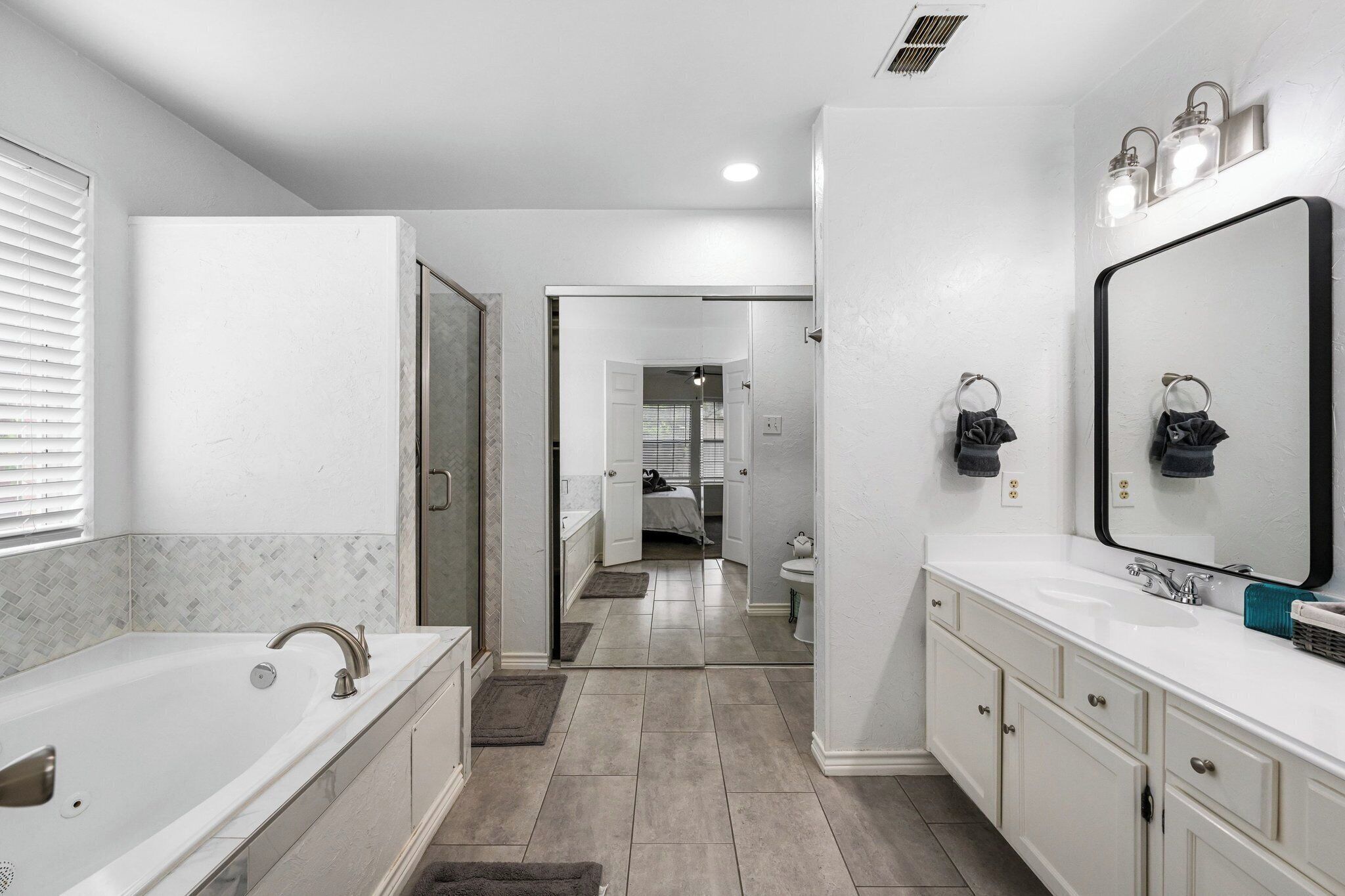 Jetted bath, hair dryer, towels, soap
