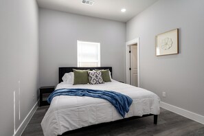 WiFi - Brand New Home Close to Downtown (Greenville)