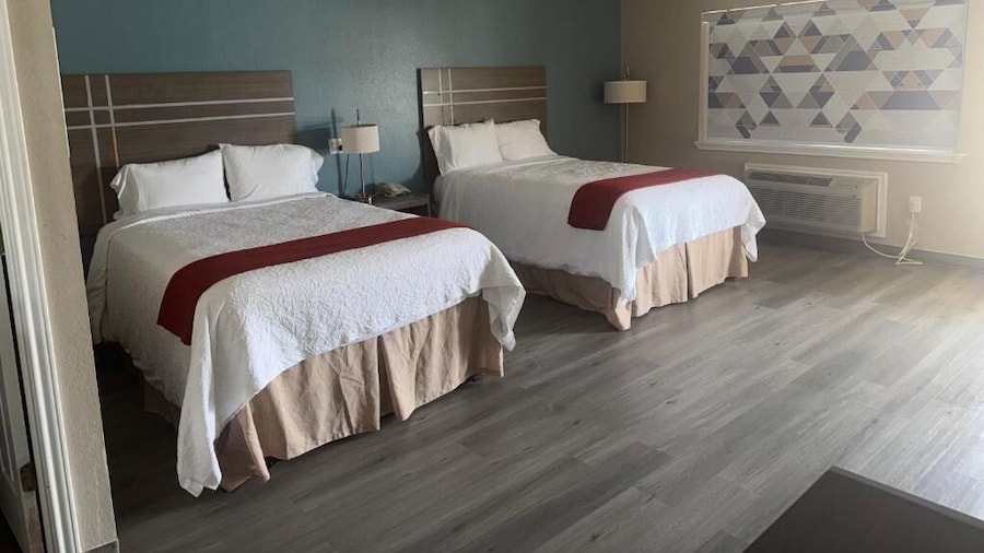 Deluxe Inn Palacios