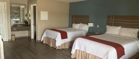 Deluxe Double Room | Desk, iron/ironing board, free WiFi, wheelchair access