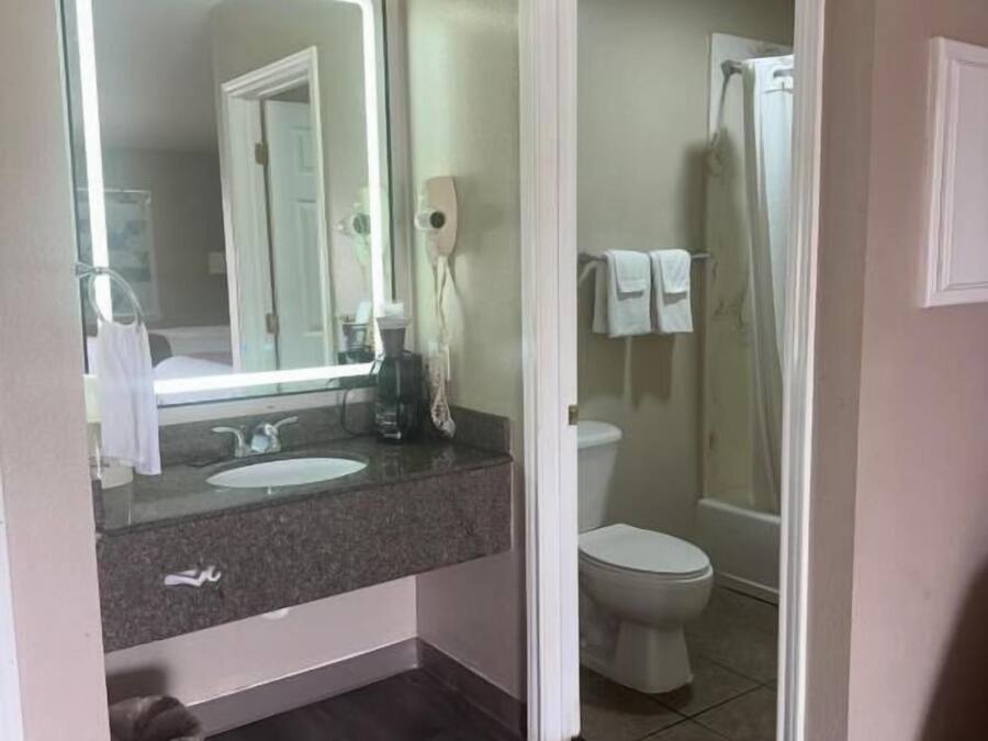 Deluxe Double Room | Bathroom