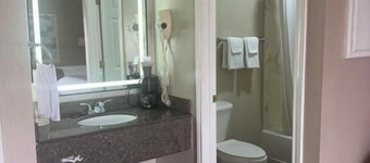 Deluxe Inn Palacios