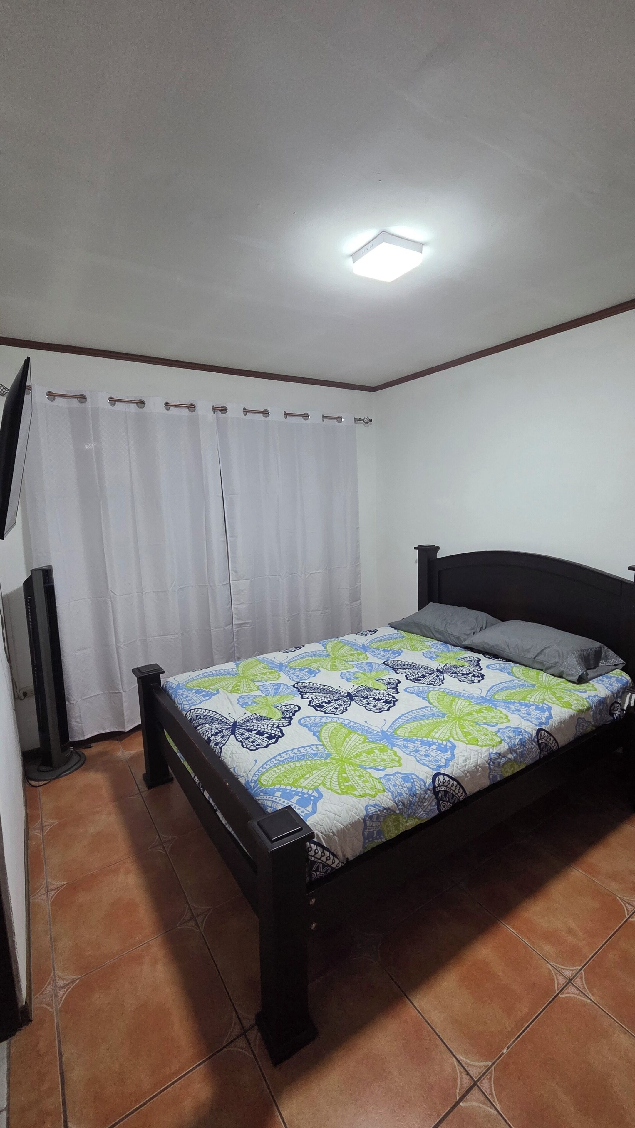 3 bedrooms, free WiFi, bed sheets, wheelchair access