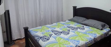 3 bedrooms, free WiFi, bed sheets, wheelchair access