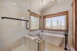 Shower, hair dryer, towels, shampoo - Morning View Lodge | Mountain Retreat with Hot Tub (Breckenridge)