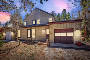 Exterior - Private Hot Tub, Dog Friendly & Shuttle Access (Breckenridge)