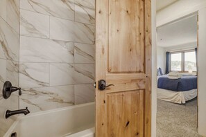 Shower, hair dryer, towels, shampoo - Walk to Slopes | Cimarron Chalet | Prime Location! (Breckenridge)