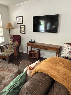 Smart TV - Gated Fort Worth Ranch Retreat 3BR - great for Stockyards, Dickies, Downtown (Lakeside)