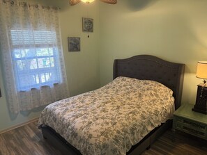 2 habitaciones, tabla de planchar con plancha, wifi y ropa de cama