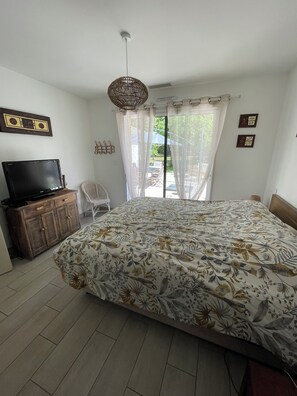 Room - Vrbo Property (Parentis-en-Born)