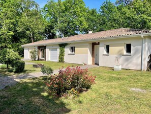 Exterior - Vrbo Property (Parentis-en-Born)