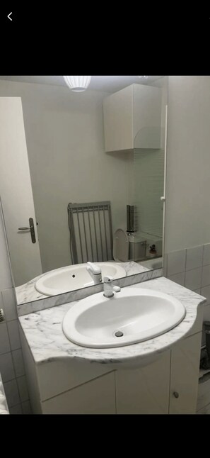 Bathroom - Vrbo Property (Boutx)