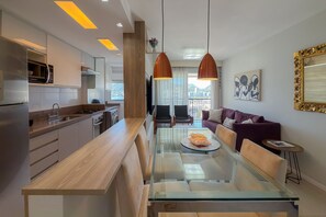 Basic Apartment | Interior - Ipanema 2 Suites Ocean View 1min to Beach (Rio de Janeiro)