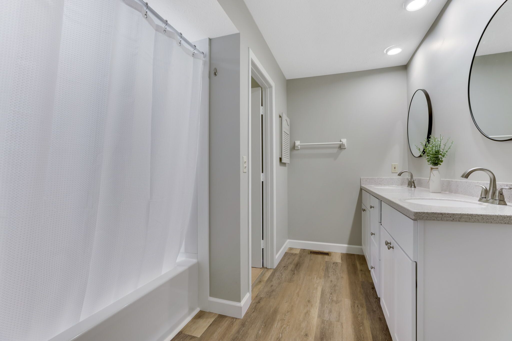 Shower, hair dryer, towels, shampoo