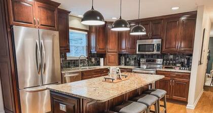 The Emerald Escape with 4 bedrooms 2 baths