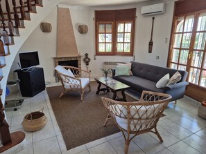 Living area - Villa Flamingo. Private swimming pool. Ideal for families. (Les Tres Cales)