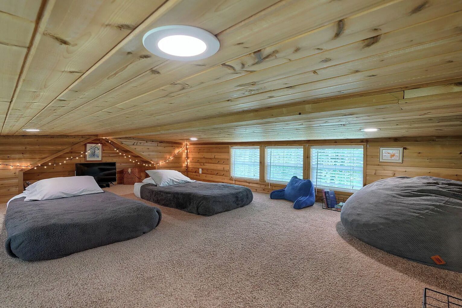 2 bedrooms, WiFi (free), bed sheets