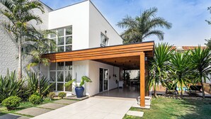 บ้านดีลักซ์, ระเบียง | บริเวณภายนอก