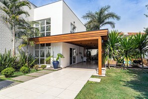 Casa luxo, varanda coberta | Fachada