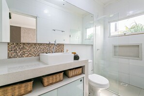 Casa luxo, varanda coberta | Banheiro